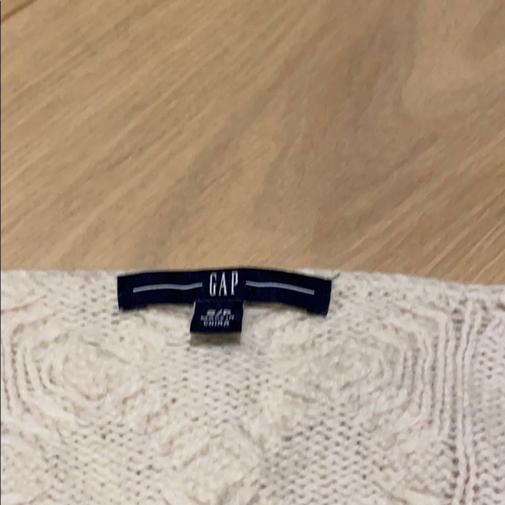 GAP Sweater - Picture 3 of 3
